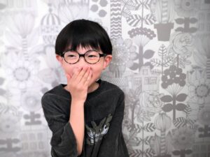 メガネを掛けたこどものイメージ